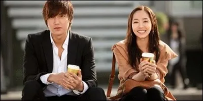 Lee Yoon Sung entre à la Maison Bleue comme expert en informatique dans l'équipe du Réseau national de communication afin d'accomplir la mission de son défunt père. Ce drama s'appelle :