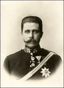 Archiduc d'Autriche, n le 18 dcembre 1863  Graz (Autriche), je dcde avec mon pouse, victime d'un attentat perptr par un tudiant nationaliste serbe, Gavrilo Princip, qui nous abat froidement avec son pistolet alors que nous nous rendons  une rception prvue en notre honneur  Sarajevo, cet assassinat est considr comme l'lment dclencheur de la 1re guerre mondiale, je me nomme ...