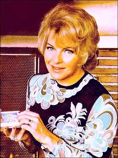 Quel est le prnom de Madame Renaud, ex-chanteuse et mre de Dany Boon dans  Les ch'tis  ?