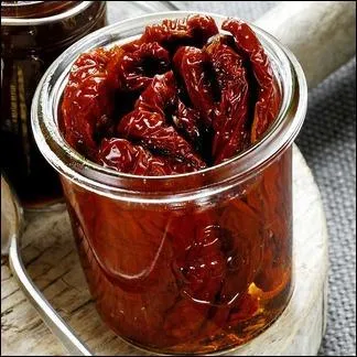 Quelles huiles utilisera-t-on de prfrence afin de conserver idalement les fromages, les tomates sches, la pure d'ail ?