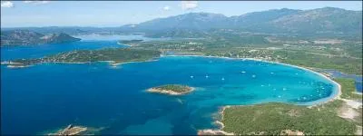 De quel type de gographie s'agit-il ? (photo : Porto-Vecchio, france)