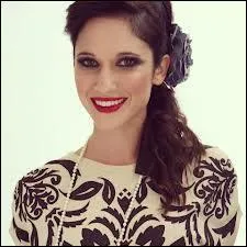 Ds son plus jeune ge elle prend des cours de... ..... ?