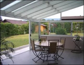 Quel est ce matriau mtallique avec lequel on construit entre autres certaines vrandas ?