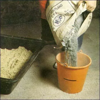 Quel est le nom du ciment mlang  de l'eau et du sable ?