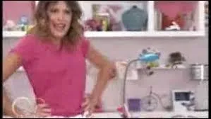 Quelle chanson va-t-elle chanter dans sa chambre en se rveillant, applaudie par son pre Germn ?