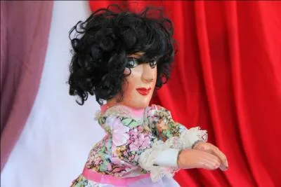 Comment s'appelle la femme de Guignol ?
