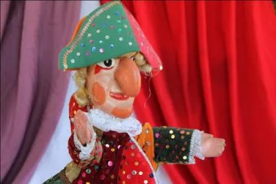 Avant Guignol, son crateur jouait avec une autre marionnette, laquelle ?