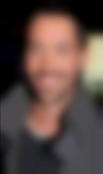 Ce chanteur, c'est...