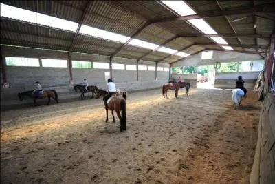 Quels centres questres ne se trouvent pas a ct de Lagny ?