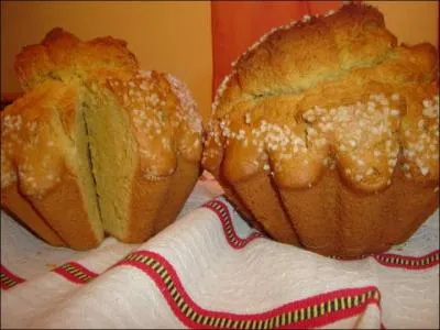 Alinor a-t-elle dgust cette brioche parfume  la fleur d'oranger et au rhum ? C'est :