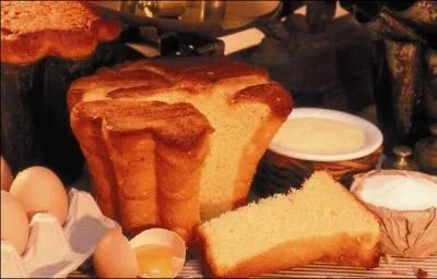 Ce gteau de la famille des brioches, porte ce nom uniquement s'il est cuit dans un moule spcial en forme de toque de cuisinier. C'est :