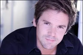 Qui est ce jeune homme, qui vient de se retrouver clibataire ?