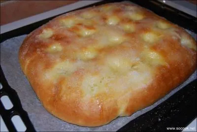 Fabrique,  l'origine,  base de pte  pain, cette spcialit camarguaise  la fleur d'oranger est :