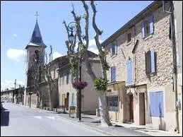 Nous traversons la commune Bucco-Rhodanienne du Puy-Sainte-Rparade. Nous sommes donc en rgion ...