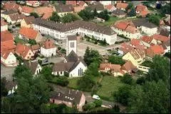 Nous survolons la commune Alsacienne d'Oberhoffen-sur-Moder. Elle se situe dans le dpartement n ...