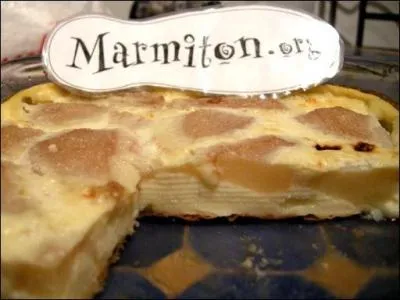 Appel  cajasse  dans la rgion de Sarlat, ce flan fondant, sucr, souvent truff de fruits tels que pruneaux, pommes ou poires, est :