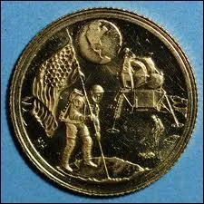 Combien de temps restrent-ils sur la Lune pour en rcolter des chantillons de sol, prendre des photos, planter le drapeau amricain et couter le discours du prsident ------ ?