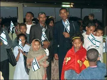 En 1991, alors que la grande majorit des Falashas a migr vers Isral, un nouveau groupe de candidats au dpart apparat. Ce sont les Falash Muras. Qui sont-ils ?