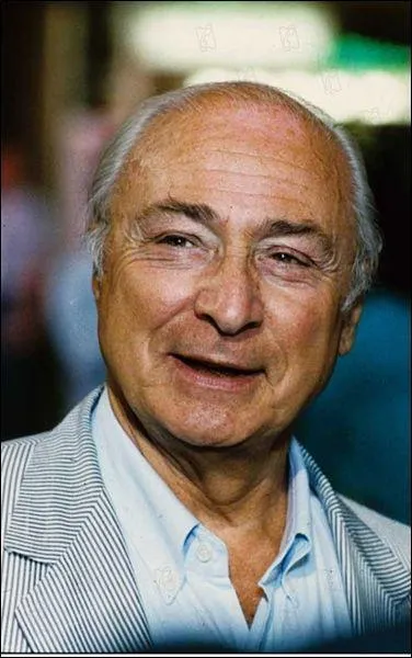 Sous quel nom est plus connu  Max-Grard Ouri Tannenbaum , ralisateur dont les films nous font toujours rire ?