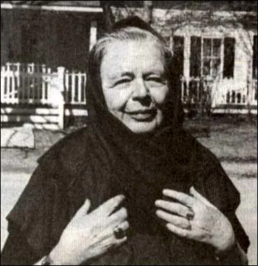 Qui est  Marguerite Cleenewerck de Crayencour , femme de lettres et acadmicienne franaise ?