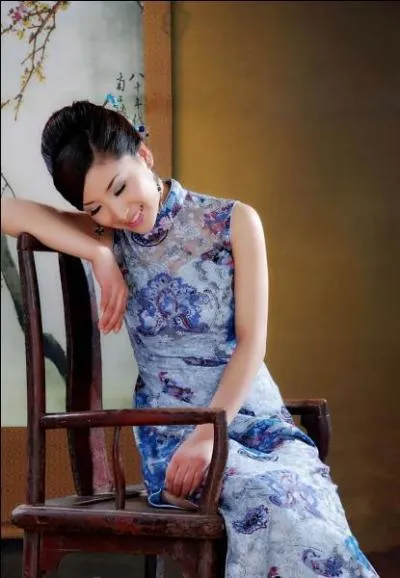 De nos jours, la qipao est une robe chinoise symbolique. Traditionnellement, quel tissu est utilis pour la confectionner ?