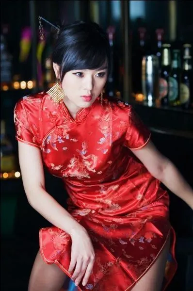 Traditionnellement, la qipao est taille  partir d'une seule pice.