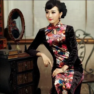 Dans quelle ville en premier voit-on la qipao se populariser dans les annes vingt ?