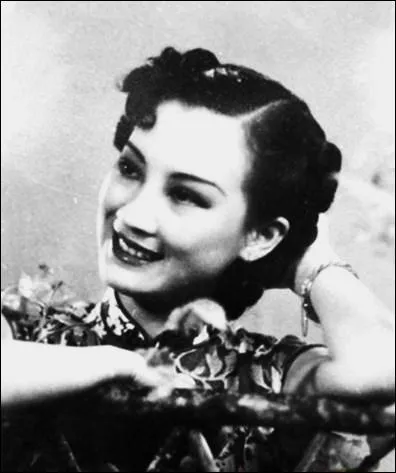 Une des actrices et chanteuses chinoises les plus populaires des annes 1930-40, fut Zhou Xuan. Elle fut surnomme :