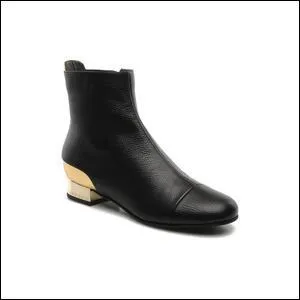 Quelle hrone culte portait ce type de boots ainsi que des combis de jersey aux savants dcoupages ?