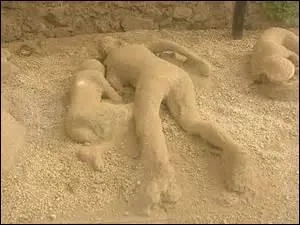 Quand eut lieu la violente ruption du Vsuve provoquant l'enfouissement de la riche cit romaine de Pompi ?