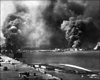 Dans la nuit du 8 au 9 fvrier, les Japonais attaquent par surprise 7 navires ancrs dans la rade de Port-Arthur, dans la Mandchourie. A quel pays dclarent-ils ainsi la guerre ?