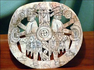 Cette merveille amrindienne en nacre provient du Mississippi. Quel nom lui donne-t-on ?