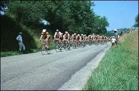 Qui, parmi ces coureurs cyclistes, a remport le Tour de France au moins une fois dans sa carrire ?