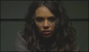 Quelle couleur de gloss Mona met-elle le plus souvent ?