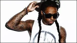 Avec qui Lil Wayne chante   Love me   ?