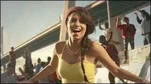 Avec qui Tal partage-t-elle sa chanson  Danse  ?