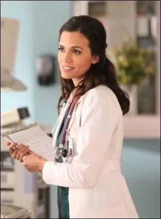 Quelle expression le Dr Fell emploie-t-elle quand elle parle de sauver des vies avec du sang de vampire ?