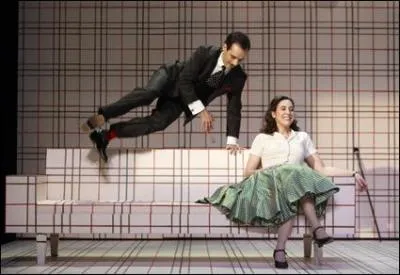 Quatre tapes dcomposent l'intrigue thtrale :