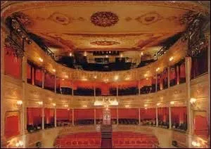 Relevez la liste dont les mots correspondent au vocabulaire du thtre.