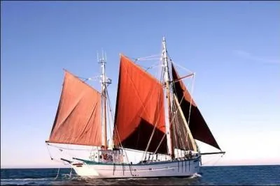 Quel est le nom du voilier ambassadeur des actions d'ducation  l'environnement de sa fondation, de 2002  2010 ?