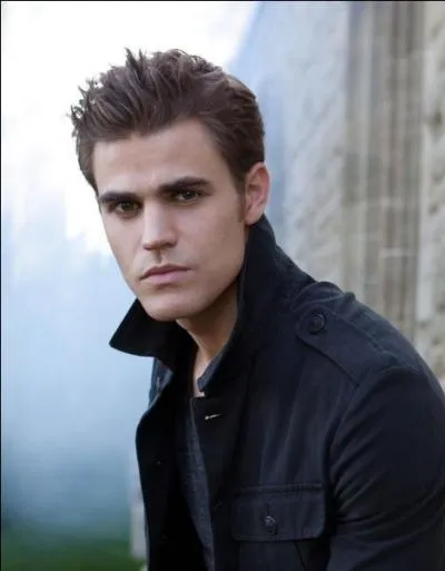 Qui Elena a-t-elle tu pour la premire fois ?