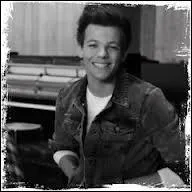 Dans Little Things, dans son solo, Louis fait un grand sourire. Quel mot chante-t-il durant ce sourire ?