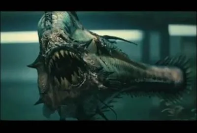 Dans quel  Piranha  un personnage se fait-il croquer le zizi par le redoutable poisson ?