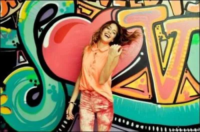 Martina travaille ... .