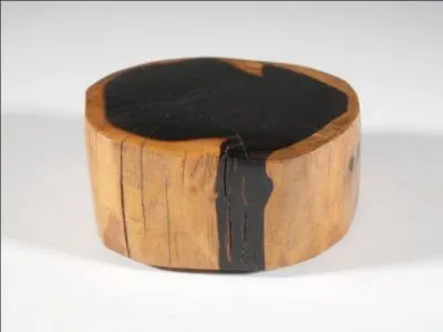 Le rappeur Matre Gims voque sa  couleur bne  dans son titre  Jme tire . Comment traduit-on ce bois noir en anglais ?