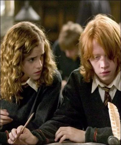 Continuons avec des sortilges qui vous facilitent la vie  l'cole... Comment parler tranquillement au fond de la classe sans que personne vous entende ?