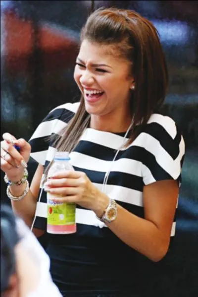 Qui interprte Cece Jones ?