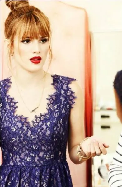 Qui est le prsentateur de Shake It Up ?