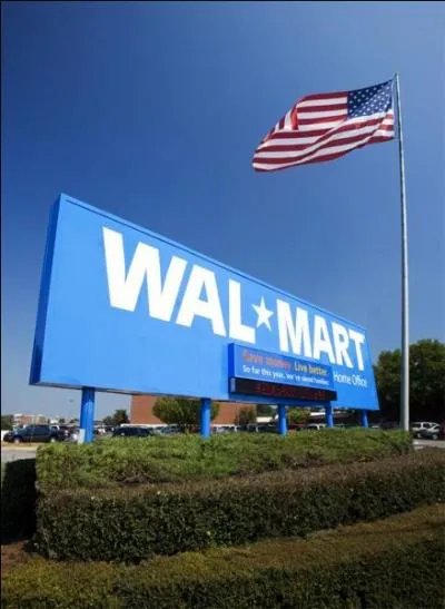 Dans quel secteur officie Walmart, la premire entreprise amricaine en terme de chiffre d'affaires ?