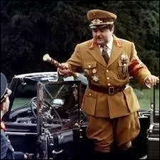 Il est le demi-frre d'Hitler. Jacques Villeret devient ainsi ...